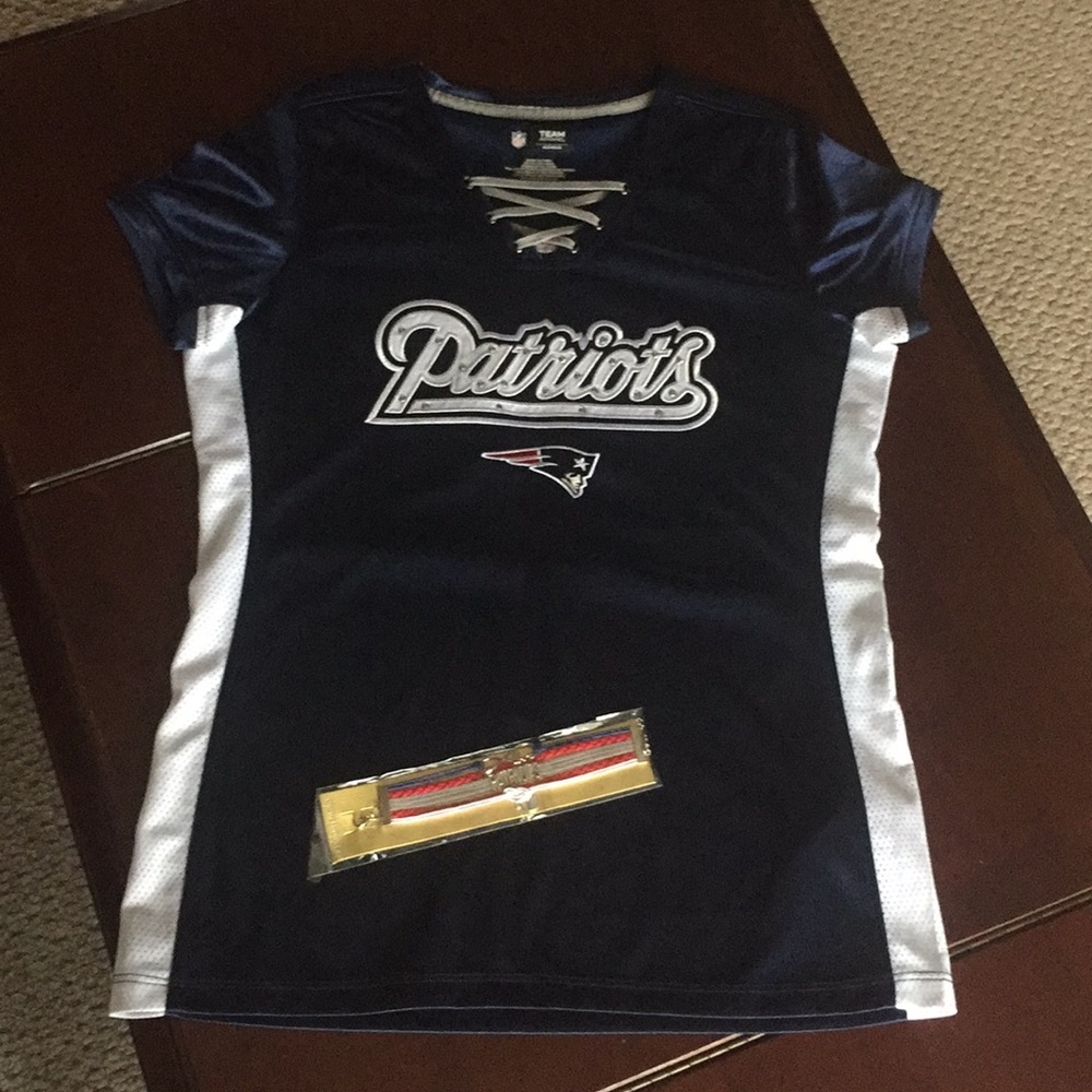 Patriots Sport shirt size Medium